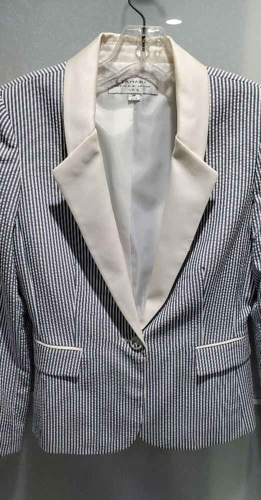Tahari blazer
